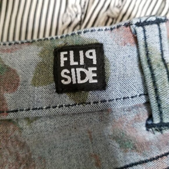 Flip Side Denim Ombre Reversible Distressed - Picture 4 of 5